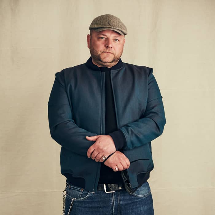 Ein Mann mit einem Blouson